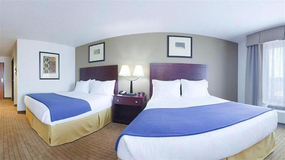 Holiday Inn Express Hotel & Suites Antigo, An Ihg Hotel Extérieur photo